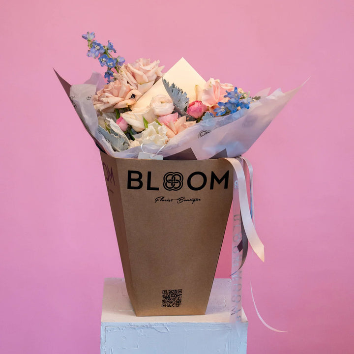 Simple bouquet "Foggy sunset" with hydrangea and roses