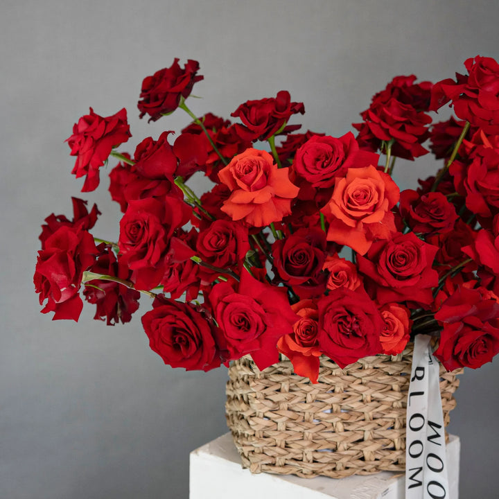 Flower basket "Scarlet charm" with 75 red roses