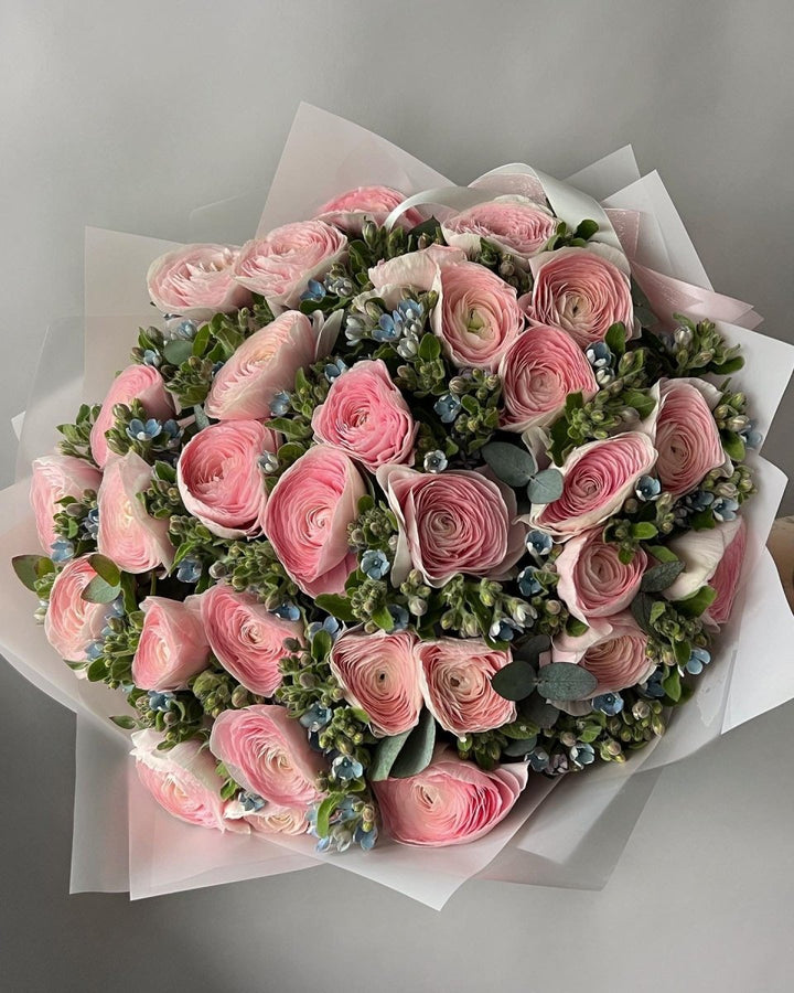 Bouquet of 35 ranunculus and oxipetalum