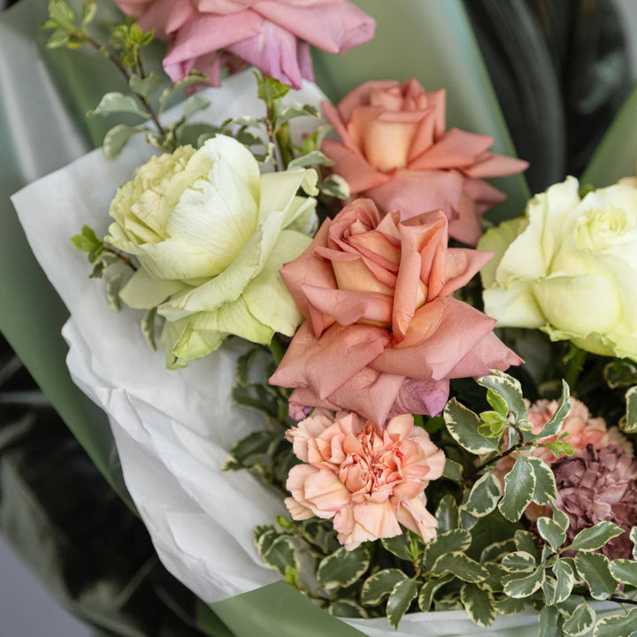 Simple bouquet "Green Tea Chocolate" with hydrangea, rose and carnation