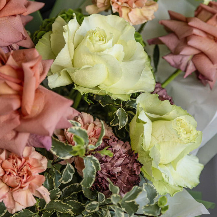 Simple bouquet "Green Tea Chocolate" with hydrangea, rose and carnation