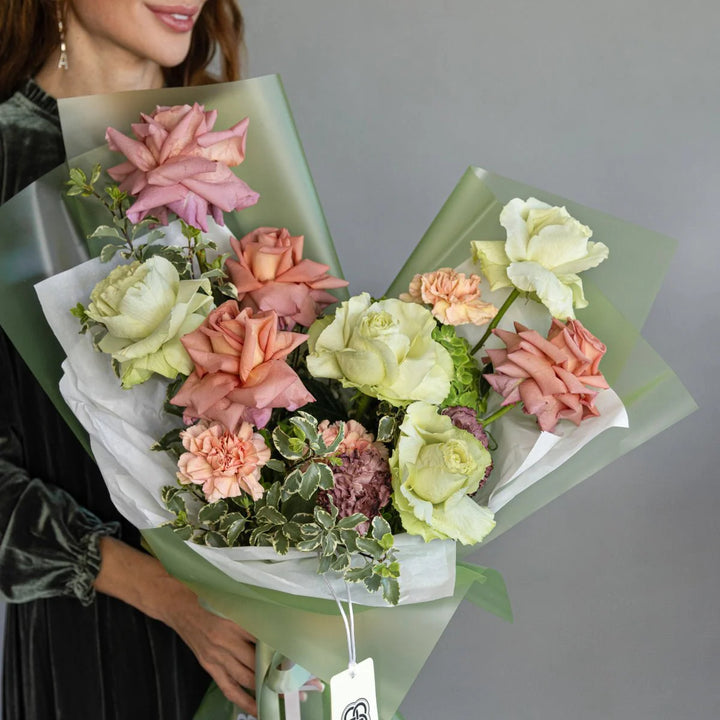 Simple bouquet "Green Tea Chocolate" with hydrangea, rose and carnation