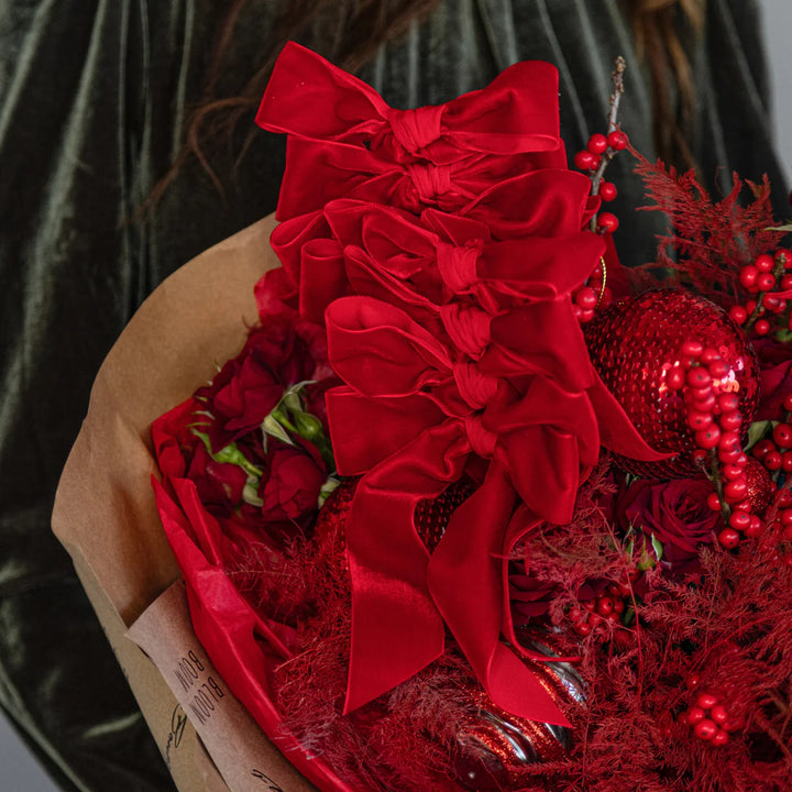 Bouquet "Red Christmas" with roses
