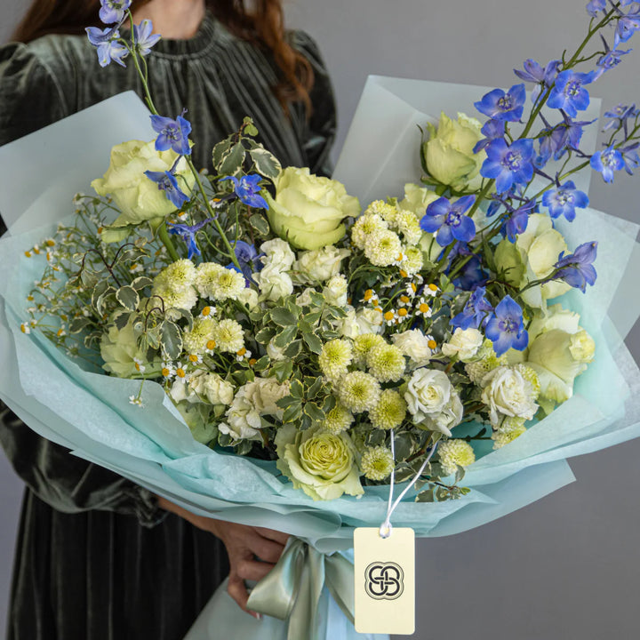 Bouquet "Blue Summer vibe" vibe with spray rose and lemonade rose Large