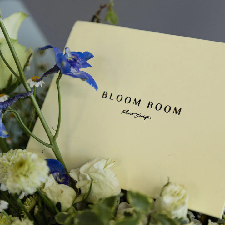 Bouquet "Blue Summer vibe" vibe with spray rose and lemonade rose