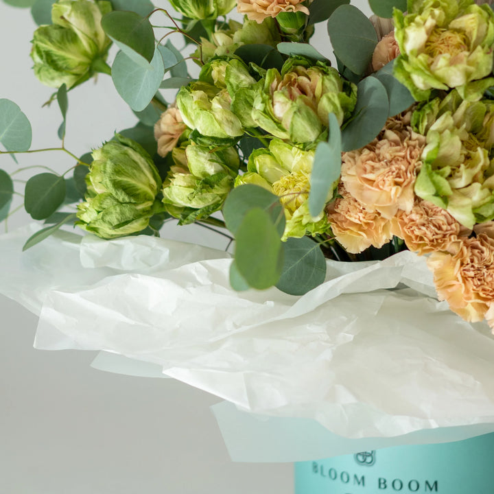 Flower box "Blossoming Artifact" with green rose and carnation