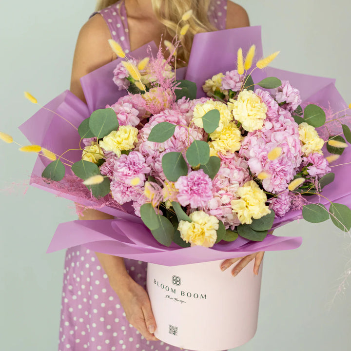Flower box "Fairy Flowers" with hydrangea and carnation