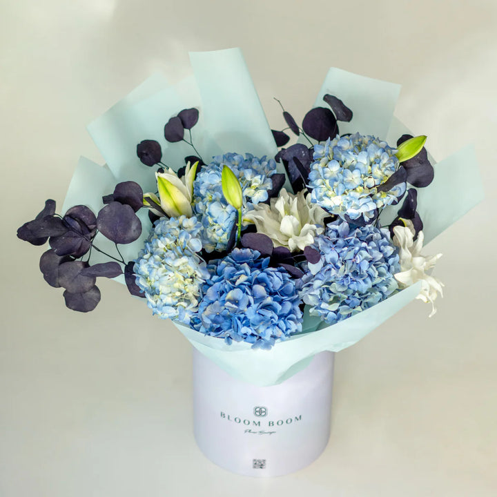 Flower box "Petal Prism" with hydrangea and lilies