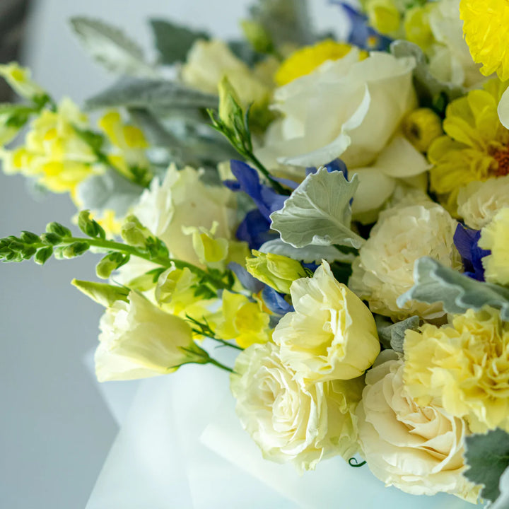 Flower box "Enchanted Blooms" with matthiola rose and irises