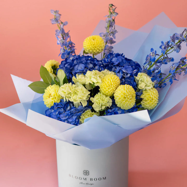 Flower box "Exotic Bouquet" with blue hydrangea and yellow delphinium