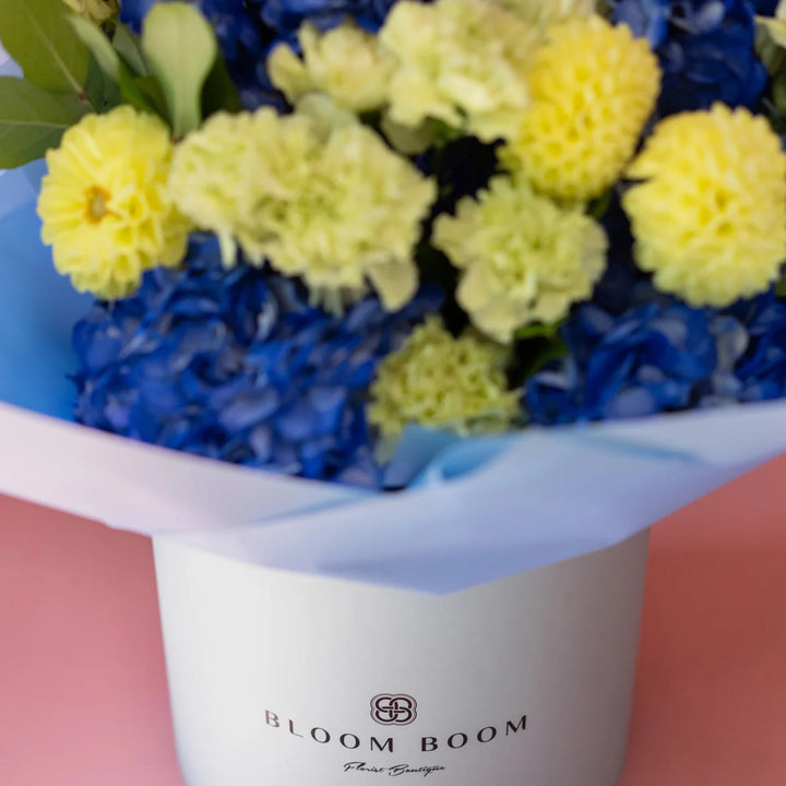 Flower box "Exotic Bouquet" with blue hydrangea and yellow delphinium