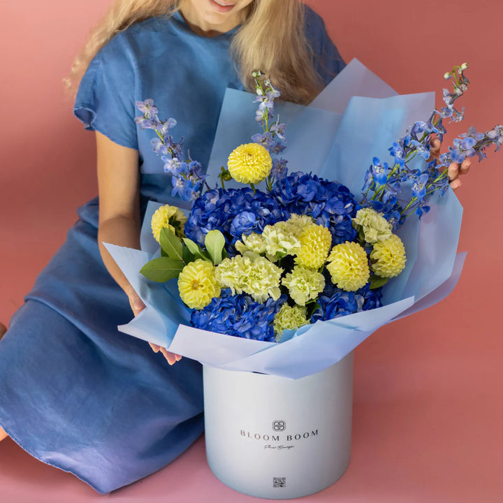Flower box "Exotic Bouquet" with blue hydrangea and yellow delphinium