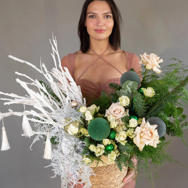 Flower basket "Snowy Christmas Night" with roses