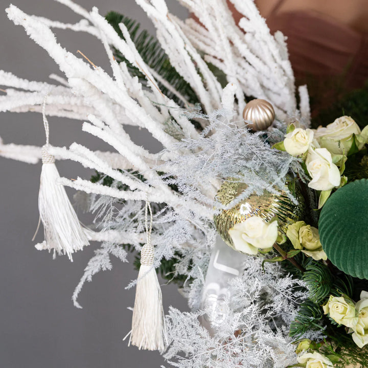 Flower basket "Snowy Christmas Night" with roses