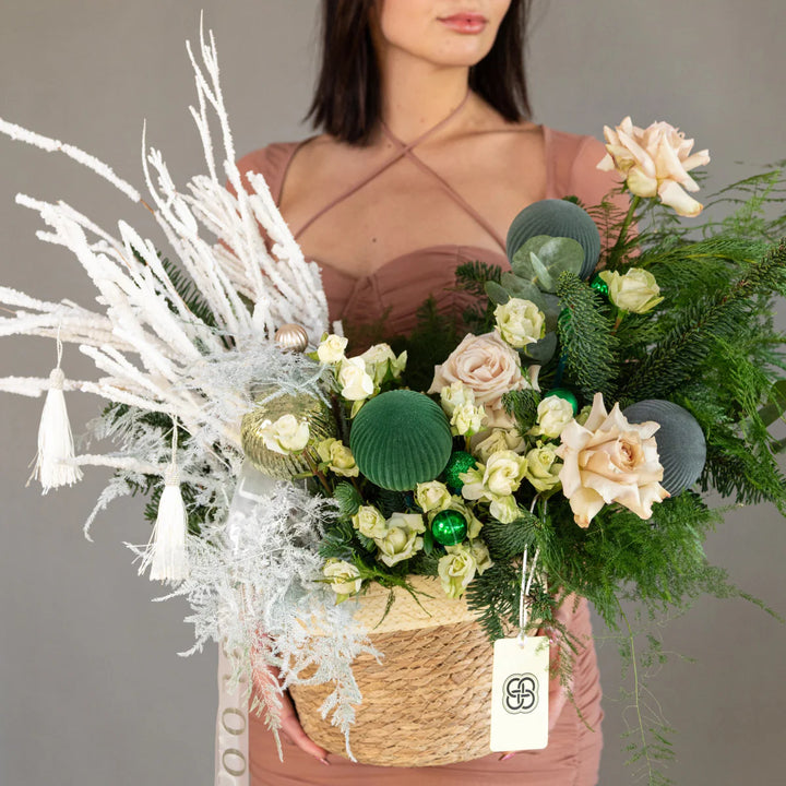 Flower basket "Snowy Christmas Night" with roses