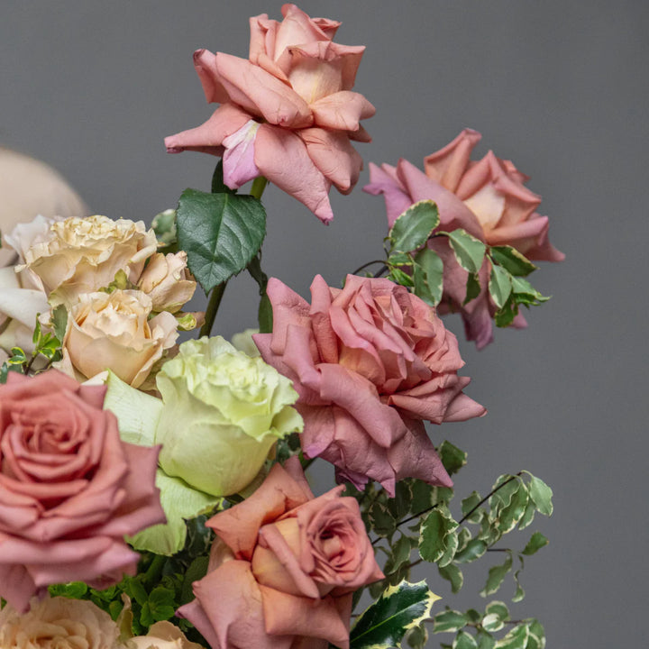 Flower basket "Green Tea Chocolate" with hydrangea rose and carnation
