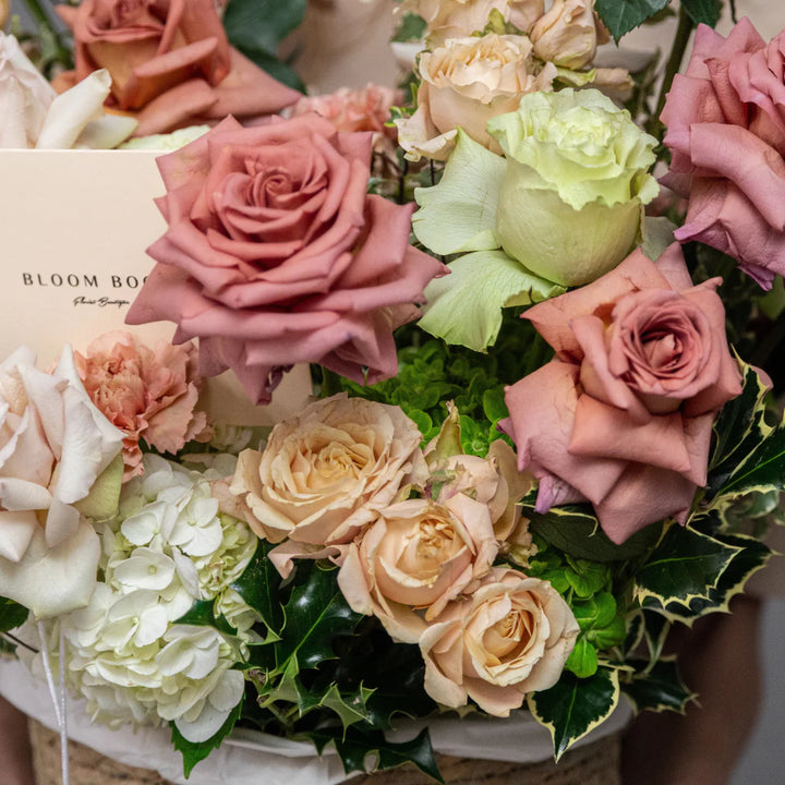 Flower basket "Green Tea Chocolate" with hydrangea rose and carnation