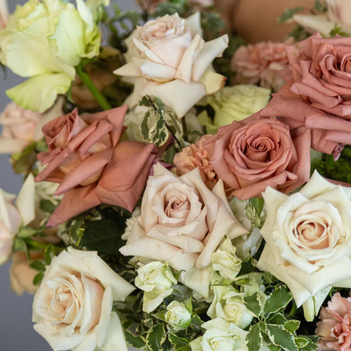 Flower box "Green Tea Chocolate" with roses, hydrangea and carnations