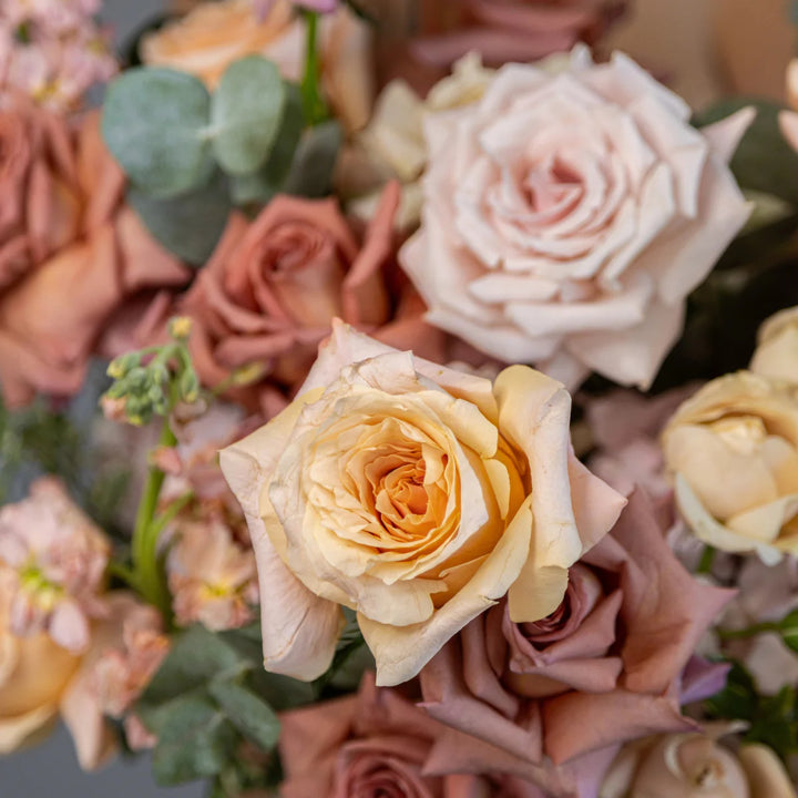 Flower basket "Vanilla Sky" with roses, hydrangea, carnation and matthiola