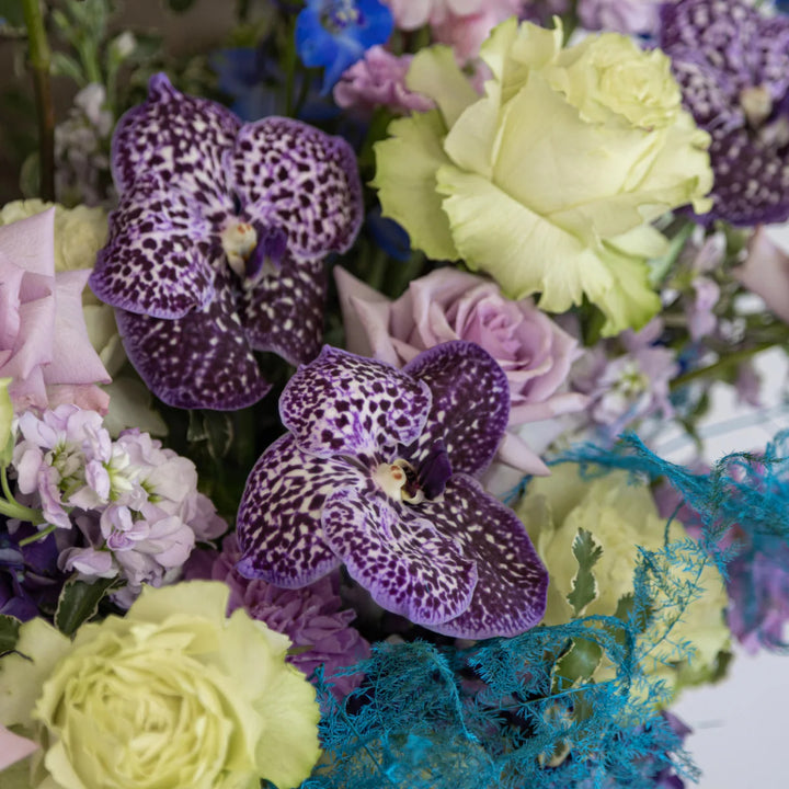 Basket Ocean Breeze with rose and orchid