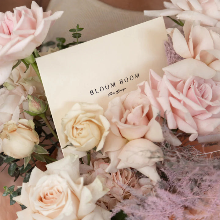 Bouquet Sweet Escimo Simple with roses and hydrangea