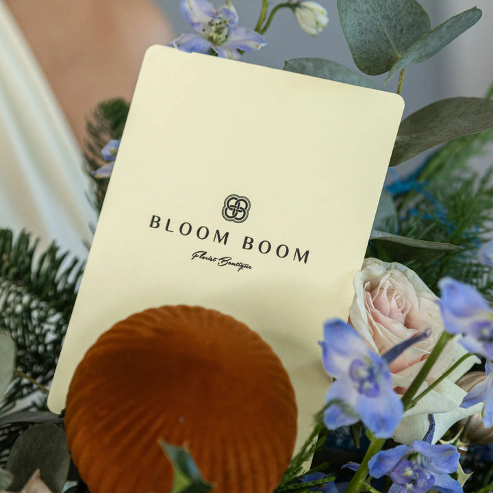 Flower box "Red Snow Wooden" with roses