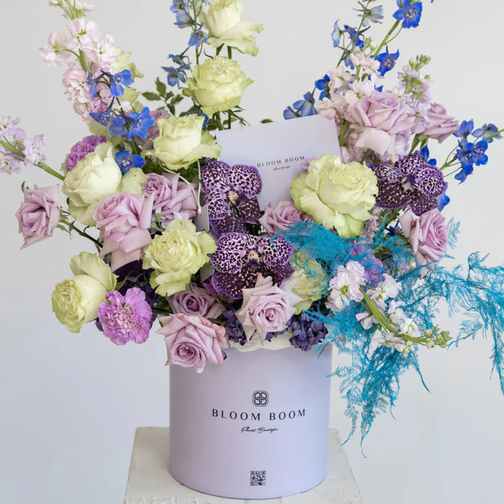 Box Ocean Breeze with roses and orchid