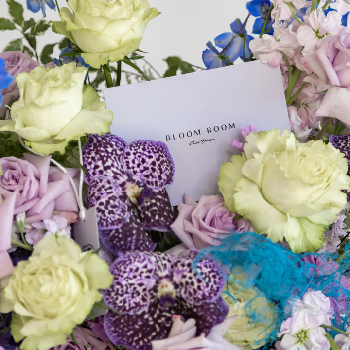 Box Ocean Breeze with roses and orchid