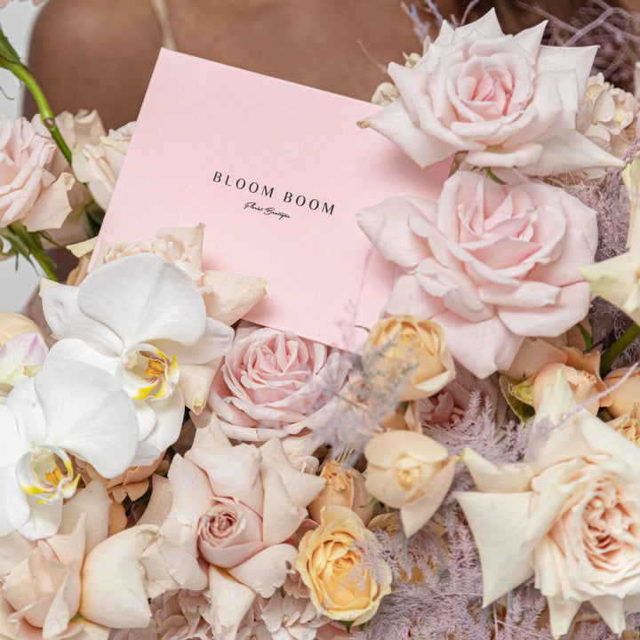 Box Sweet Escimo with roses and orchid