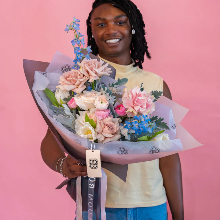 Simple bouquet "Foggy sunset" with hydrangea and roses
