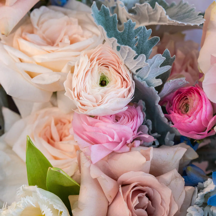 Simple bouquet "Foggy sunset" with hydrangea and roses