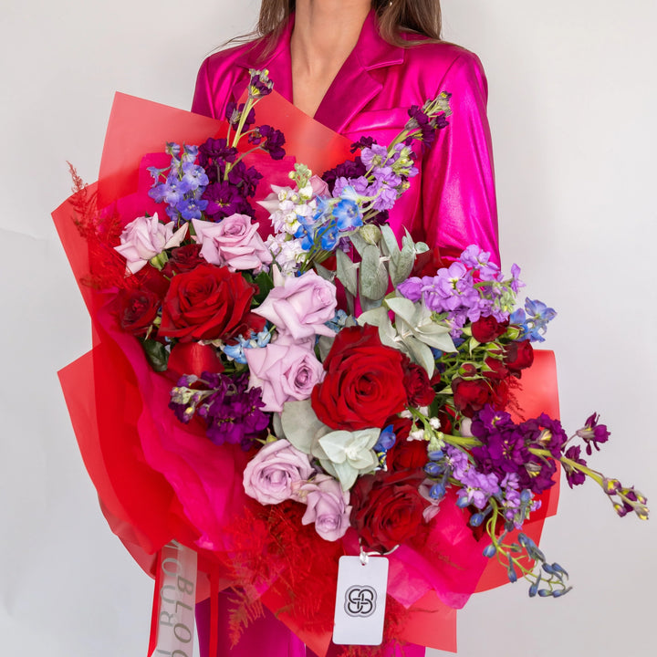 Small bouquet "Enchanting Amour" with roses and hydrangea