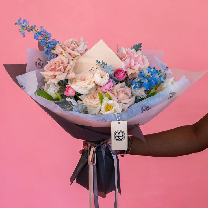 Simple bouquet "Foggy sunset" with hydrangea and roses