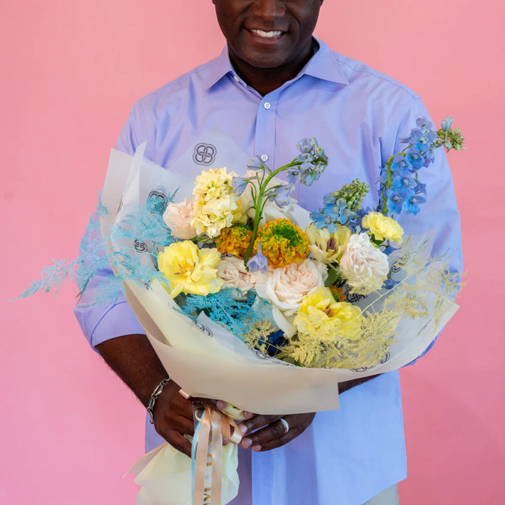 Simple bouquet "Lovely" with roses and ranunculus