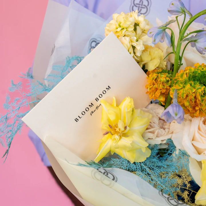 Simple bouquet "Lovely" with roses and ranunculus