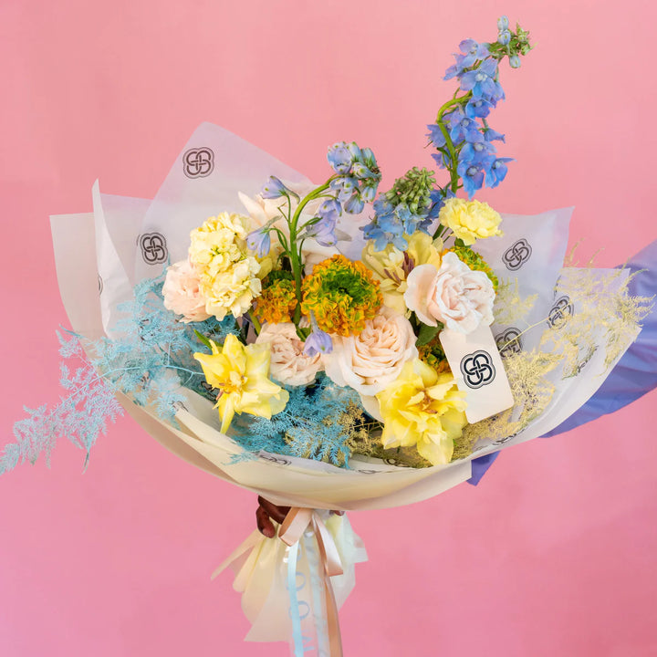 Simple bouquet "Lovely" with roses and ranunculus