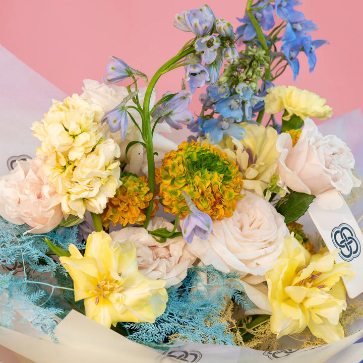 Simple bouquet "Lovely" with roses and ranunculus