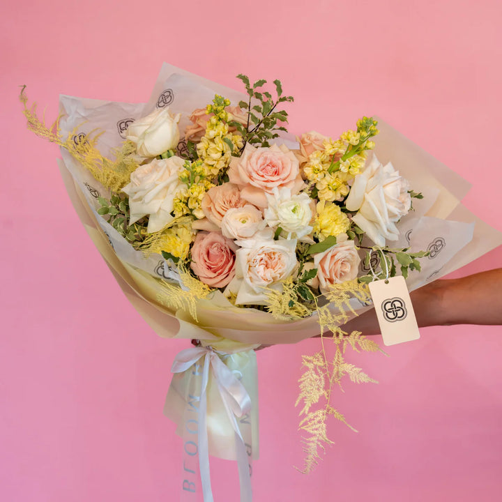 Small bouquet "Sunny day" with roses and ranunculus