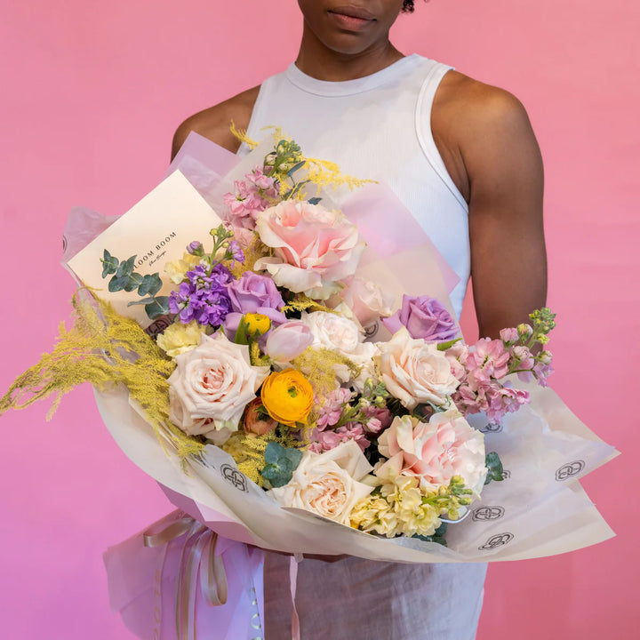 Small bouquet "Bubble gum" with roses and ranunculus