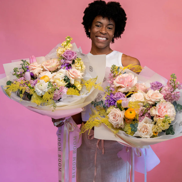 Small bouquet "Bubble gum" with roses and ranunculus