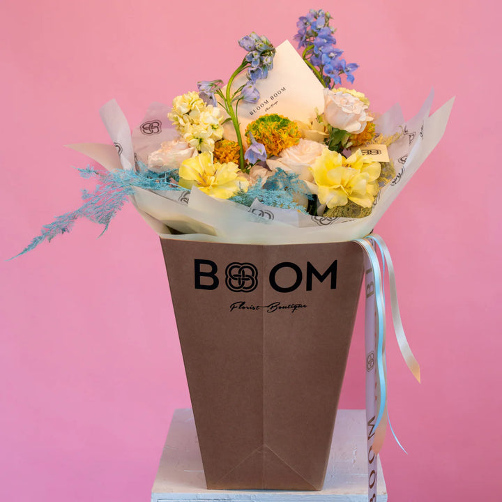 Simple bouquet "Lovely" with roses and ranunculus