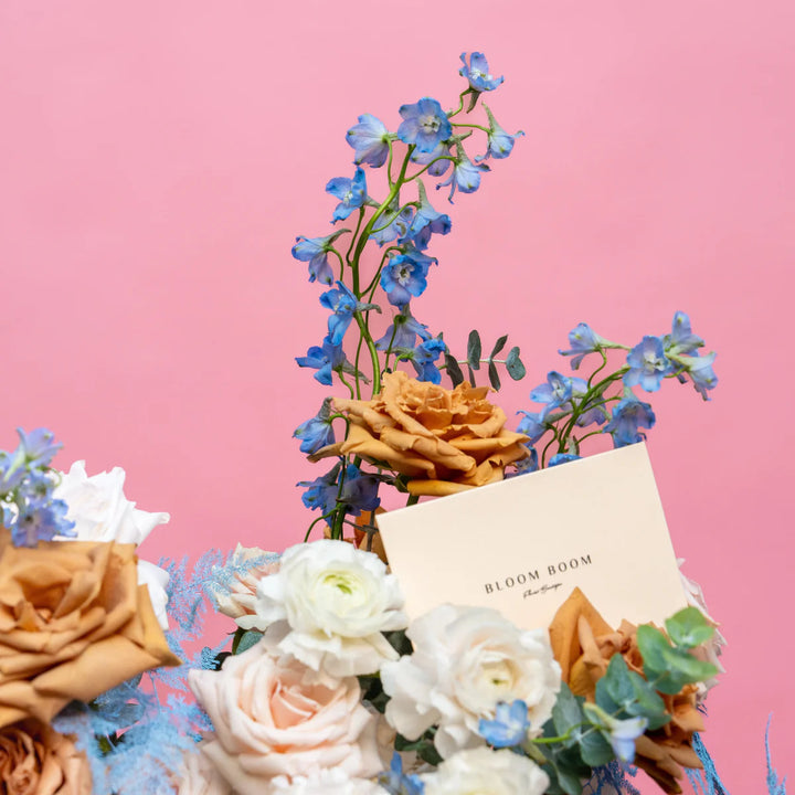Flower basket "Cappuccino" with roses and ranunculus