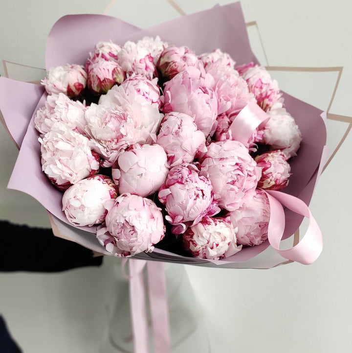 Bouquet of 25 pink peonies